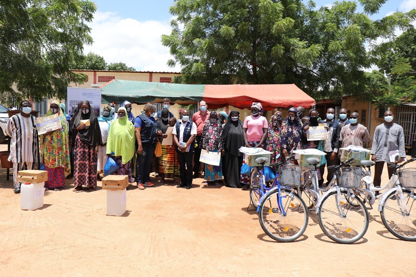 Bukina-Faso-distribution-of-supplies